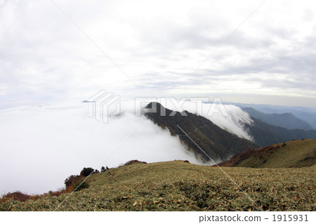 Nishi Kurodori被雲海吞沒 1915931