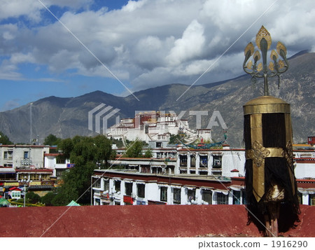 The view of the Potala Palace from Jokan 1916290
