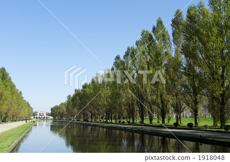 Namiki and waterway 1918048