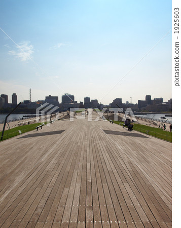 osan bridge, osanbashi pier, deck 1925603