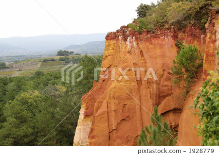 Lucien Cliff 1928779