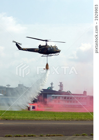 UH-1 JN在火災中著火 1929903