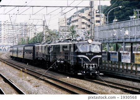機車EF5861牽引雙客車東海道本線保土谷橫濱市紀實照片 機車EF5861牽引雙客車東海道本線保土谷橫濱市紀實照片 1930568