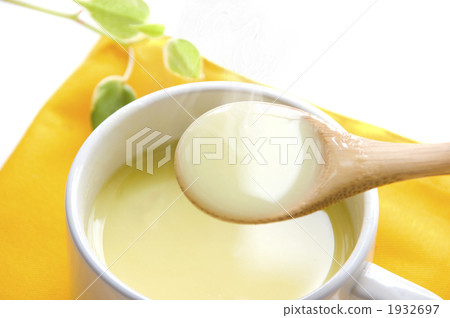 Warm corn soup 1932697
