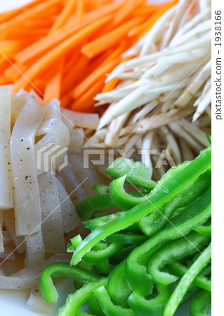 Shredded vegetables 1938166
