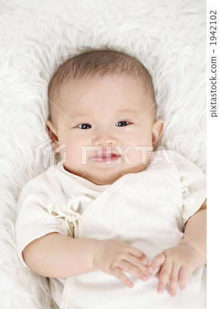 0 years old, under 1 year old, baby 1942102