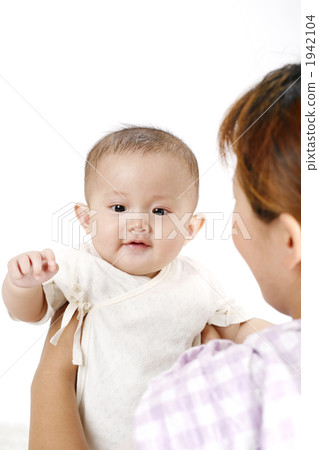 embrace, 0 years old, under 1 year old 1942104
