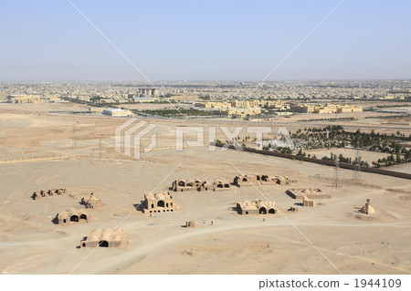 會議地點和亞茲德城鎮景觀從沉默塔 1944109