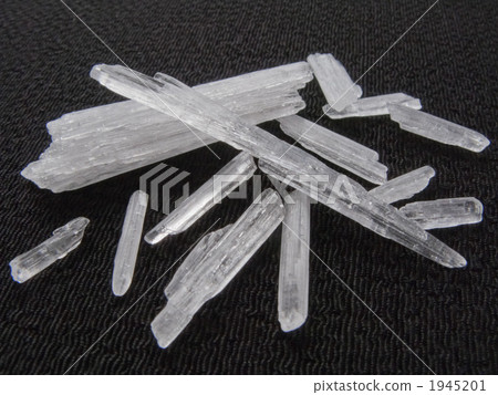 Crystal of menthol (menthol ~ columnar crystal of mint) Crystal of menthol (menthol ~ columnar crystal of mint) 1945201