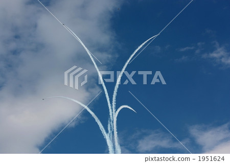 Iruma Air Base Festival: Blue Impulse's acrobatic flight 1951624