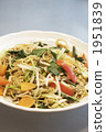 Paprika entering yakisoba 1951839