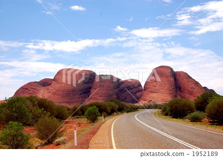 Wind Valley, Mount Olga Wind Valley, Mount Olga 1952189