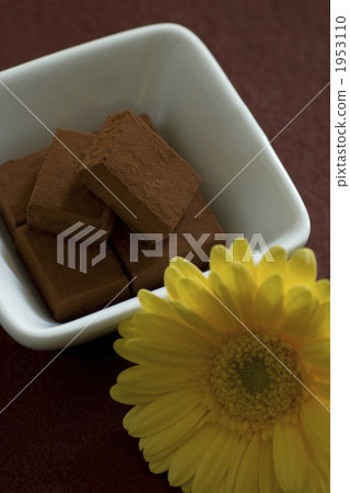raw chocolate 1953110