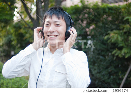 University students in their twenties to listen to music 1956574