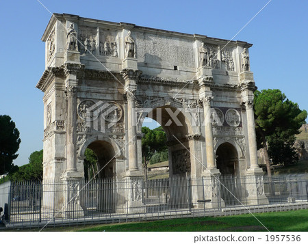 Constantine's Arc de Triomphe - up 1957536