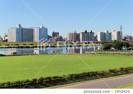Nishiarai Bridge附近的河床和住宅區 Nishiarai Bridge附近的河床和住宅區 1958420