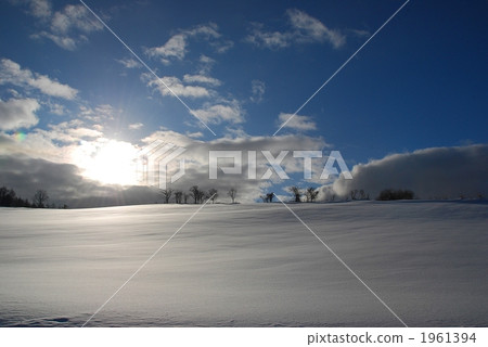 Snowy shining sun 1961394