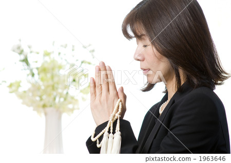 pray, praying, visiting a grave 1963646