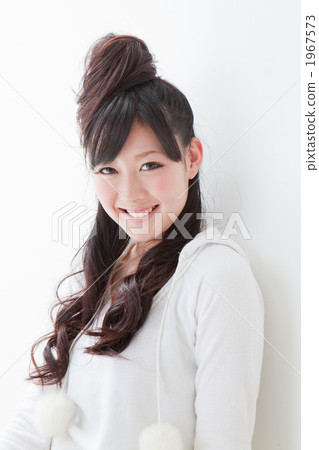 Young female, dark hair, gal 1967573