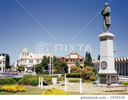 O'connol statue of Fremantle 1970550