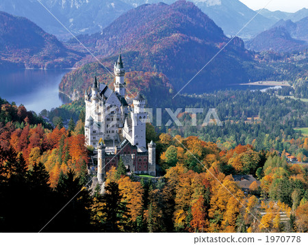 Autumn of Neuschwanstein castle 1970778