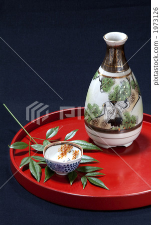 small sake cup, sake bottle, nandin leaf 1973126