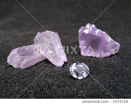 Ounal brilliant cut of Kunzite (kunzite) and gemstone (from Afghanistan) Ounal brilliant cut of Kunzite (kunzite) and gemstone (from Afghanistan) 1974339