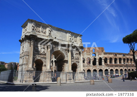 Arc de Triomphe of Constantine and the Colosseum 1977338