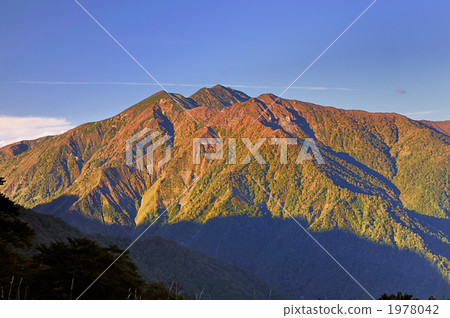 在秋葉Tanigawadake附近的山 在秋葉Tanigawadake附近的山 1978042