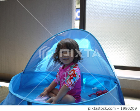 在水中玩耍 1980209