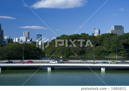 Capital city running over Chidorigafuchi Capital city running over Chidorigafuchi 1980831