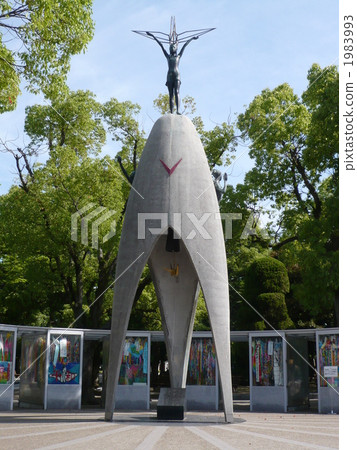 A child image of the atomic bomb - cry and pray ~ 1983993