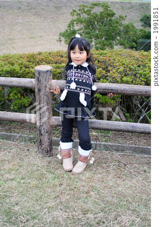 girl, young girl, whelp 1991851