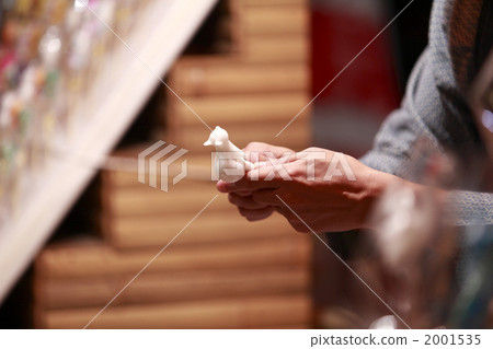 Hand of candy craftsmen 2001535