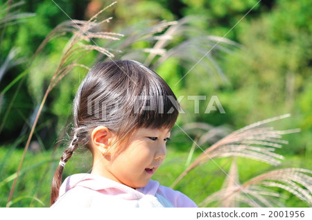 Smiley girl (Suzuki, profile) 2001956