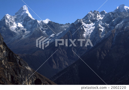 Amada Abram（6812米），位於Kumjung北側的斜坡上 2002220