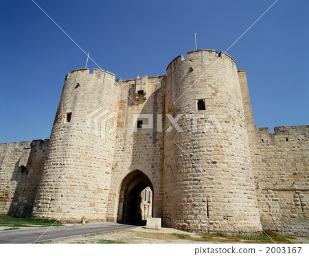 Castle gate of Egmolt, France 2003167