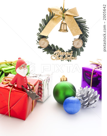 Santa and Christmas wreath 2005642