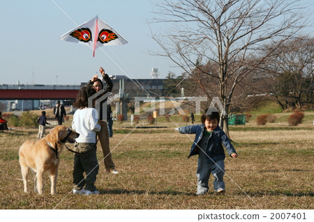 little child, kite flying, family 2007401