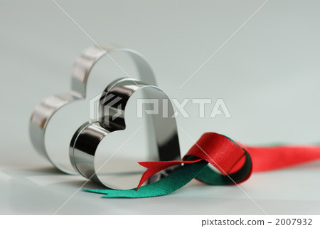Heart and red and green ribbon 2007932