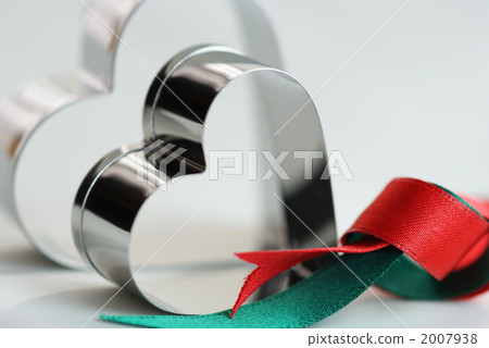 Heart and red and green ribbon 2007938