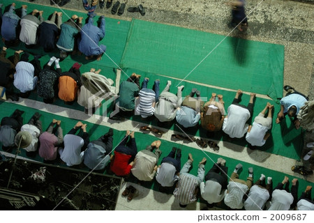 Time of prayer 2009687