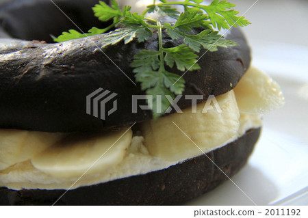 bagel sandwich, chocolate bagels, fruit sandwich 2011192