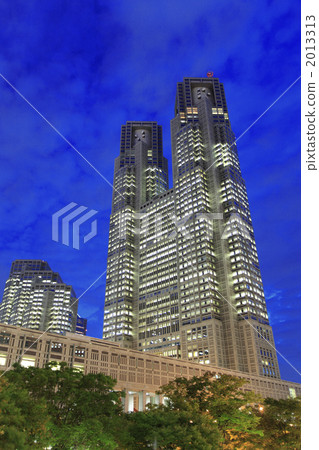 Night view of the city center 2013313