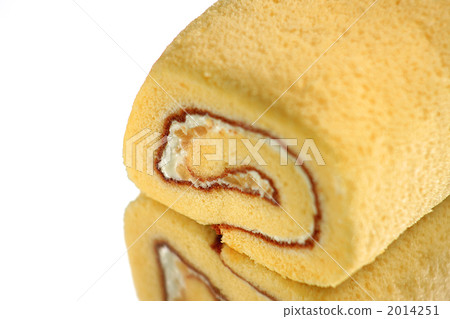 Roll cake reflection 2014251