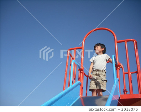 Arai and a slide 2018076