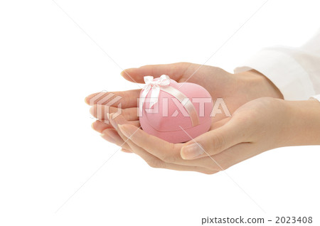 Heart's present 2023408