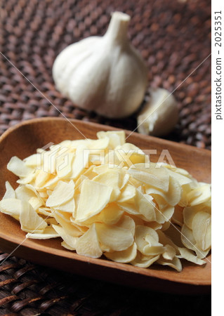 Sliced garlic 2025351