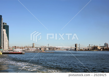 Brooklyn Bridge at south end of Manhattan 2028425