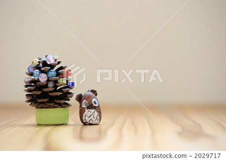 Acorn under the tree 2029717